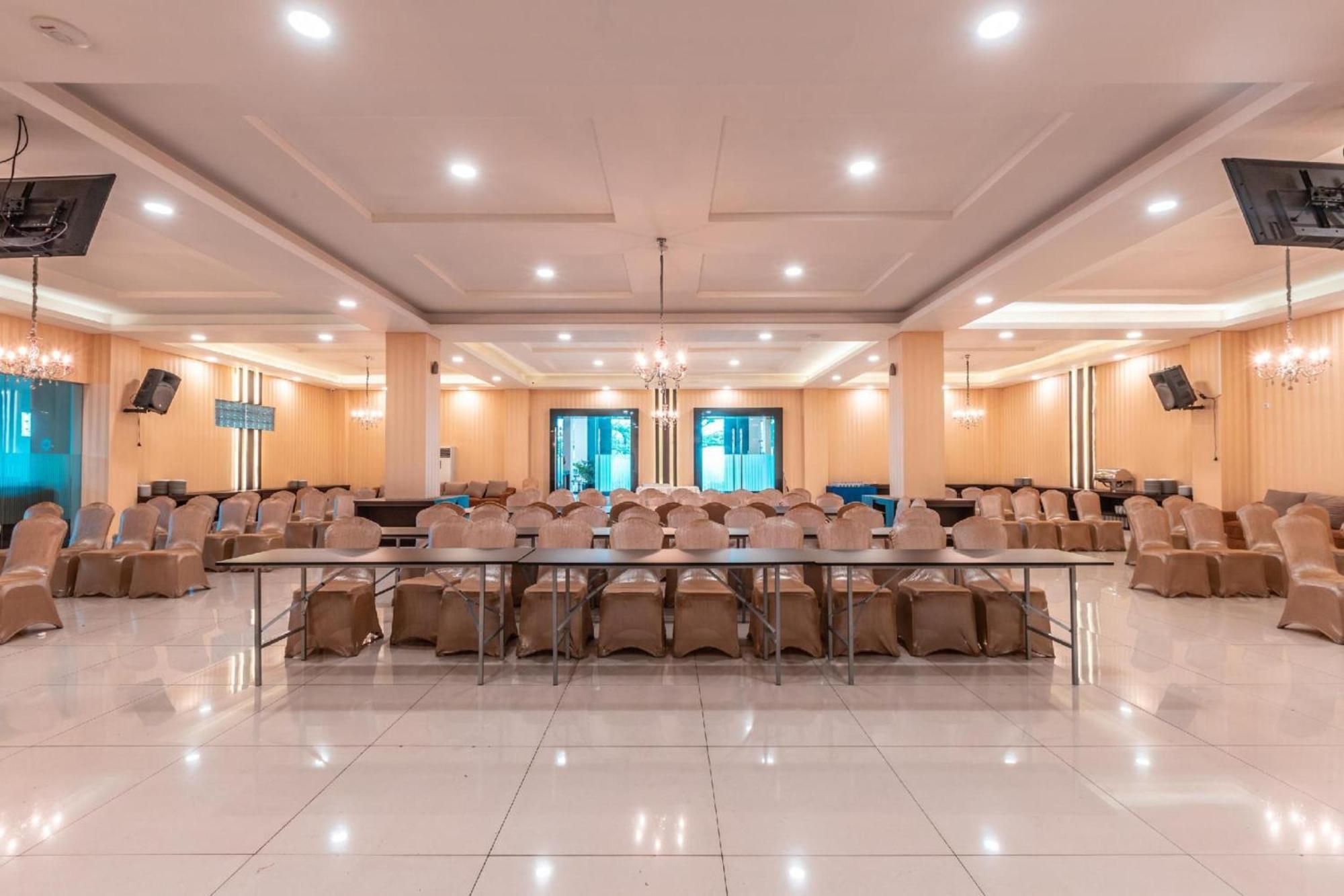 Collection O Hotel Igloo Bekasi Exterior foto