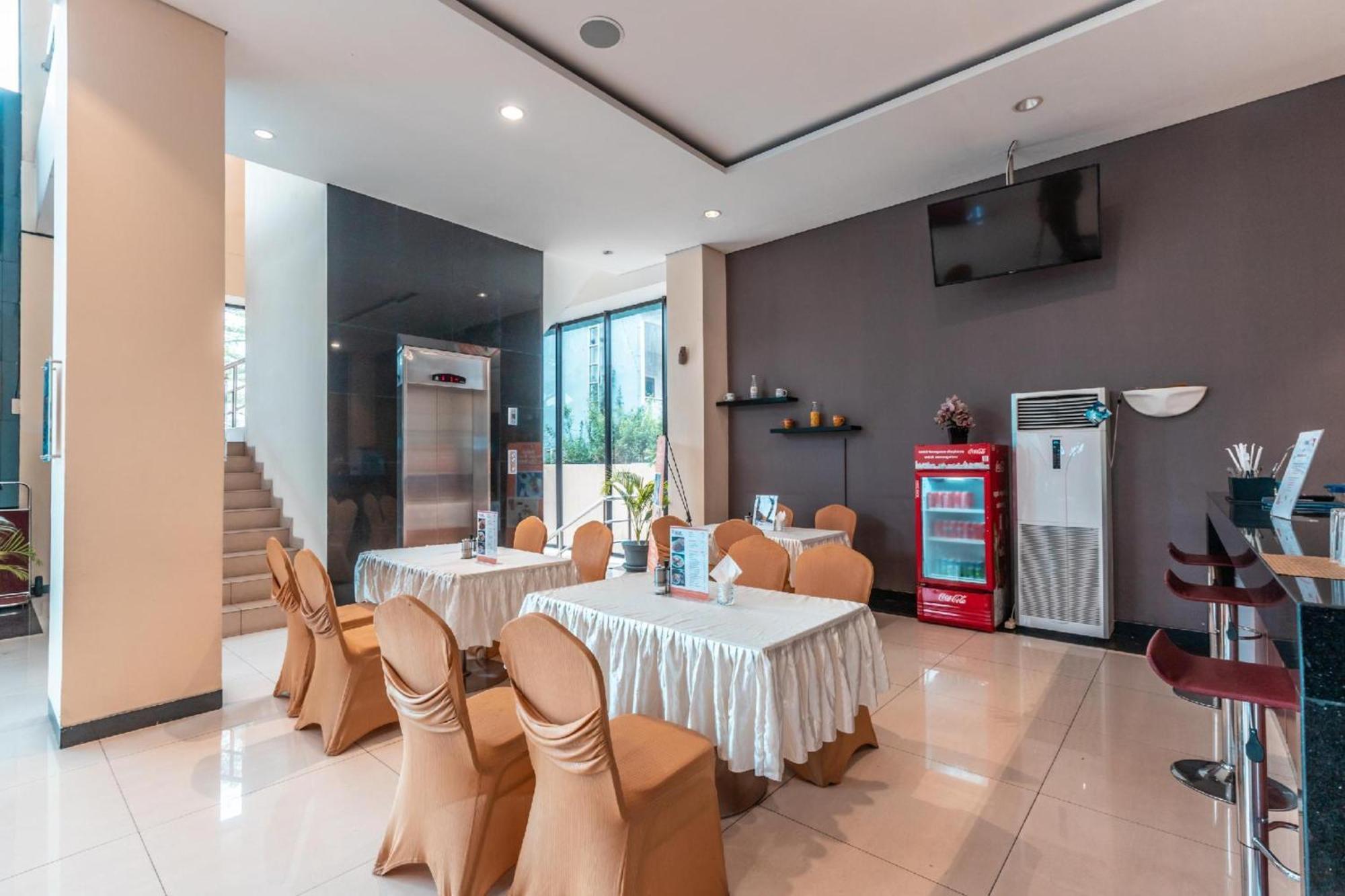 Collection O Hotel Igloo Bekasi Exterior foto