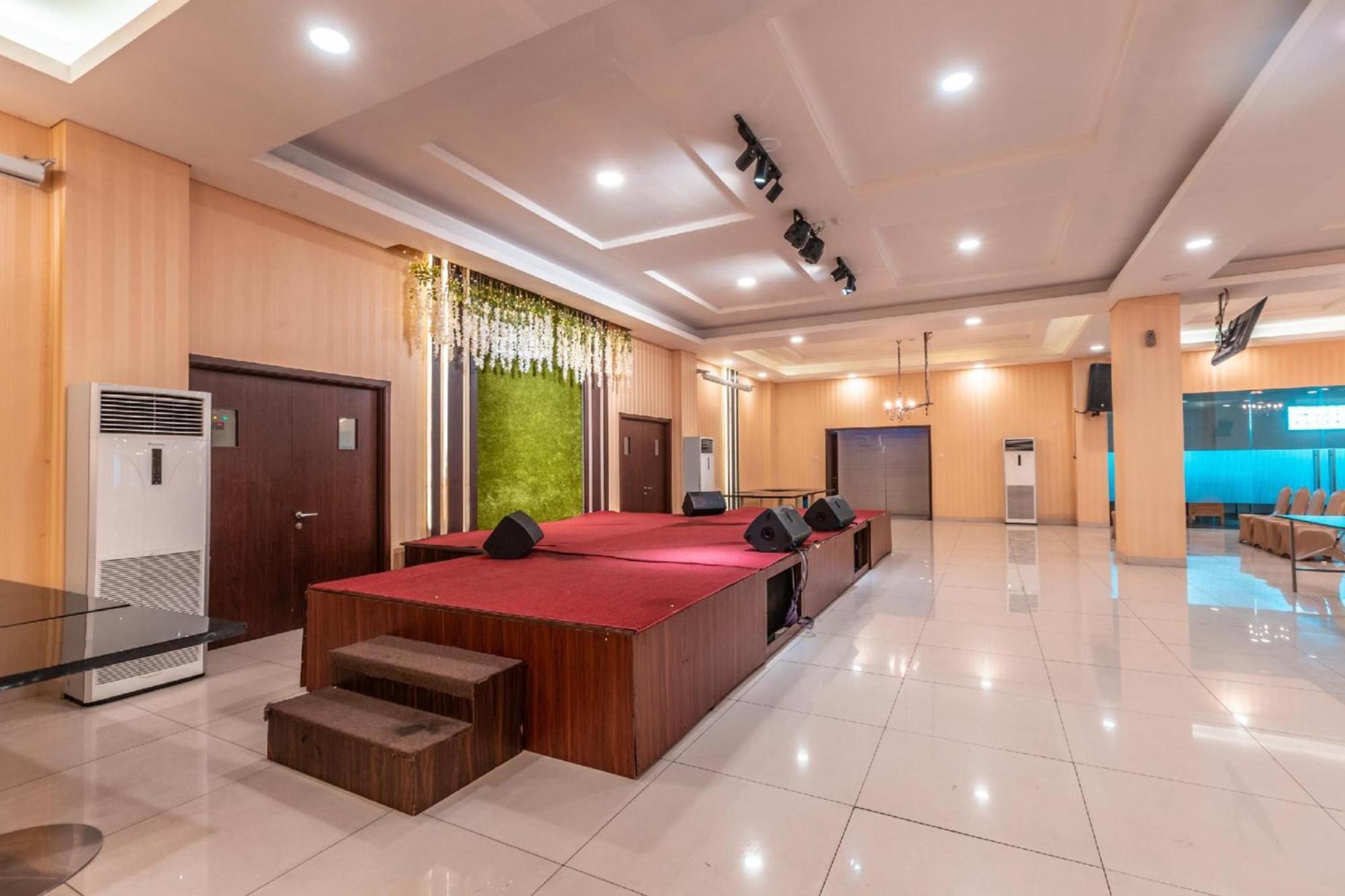 Collection O Hotel Igloo Bekasi Exterior foto